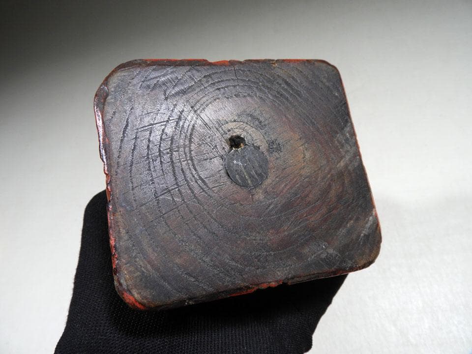 ●時代物 古木の彩色木彫 個性的 趣き 唐獅子 珍品 箱入 高さ14.5cm程度