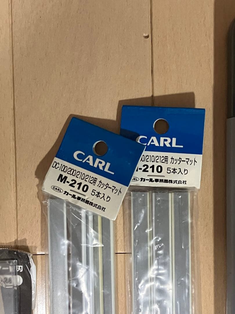CARL裁断機 DC-210(A4サイズ対応) 替刃とカッターマット複数付属