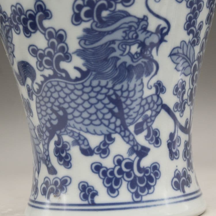 青花釉下彩麒麟花将軍缶 景徳鎮 陶磁器 装飾品 現代工芸品 美術品 置物