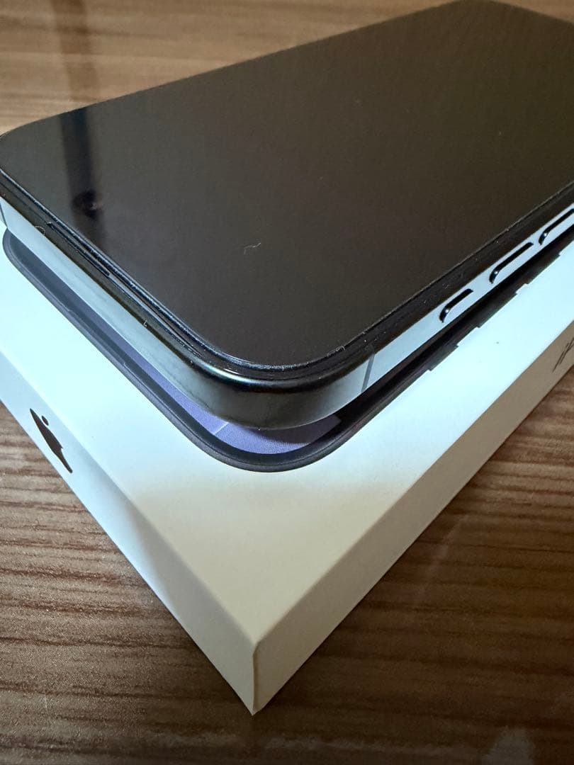 iPhone16 pro 512GBブラックチタニウム SIMフリー おまけ付き