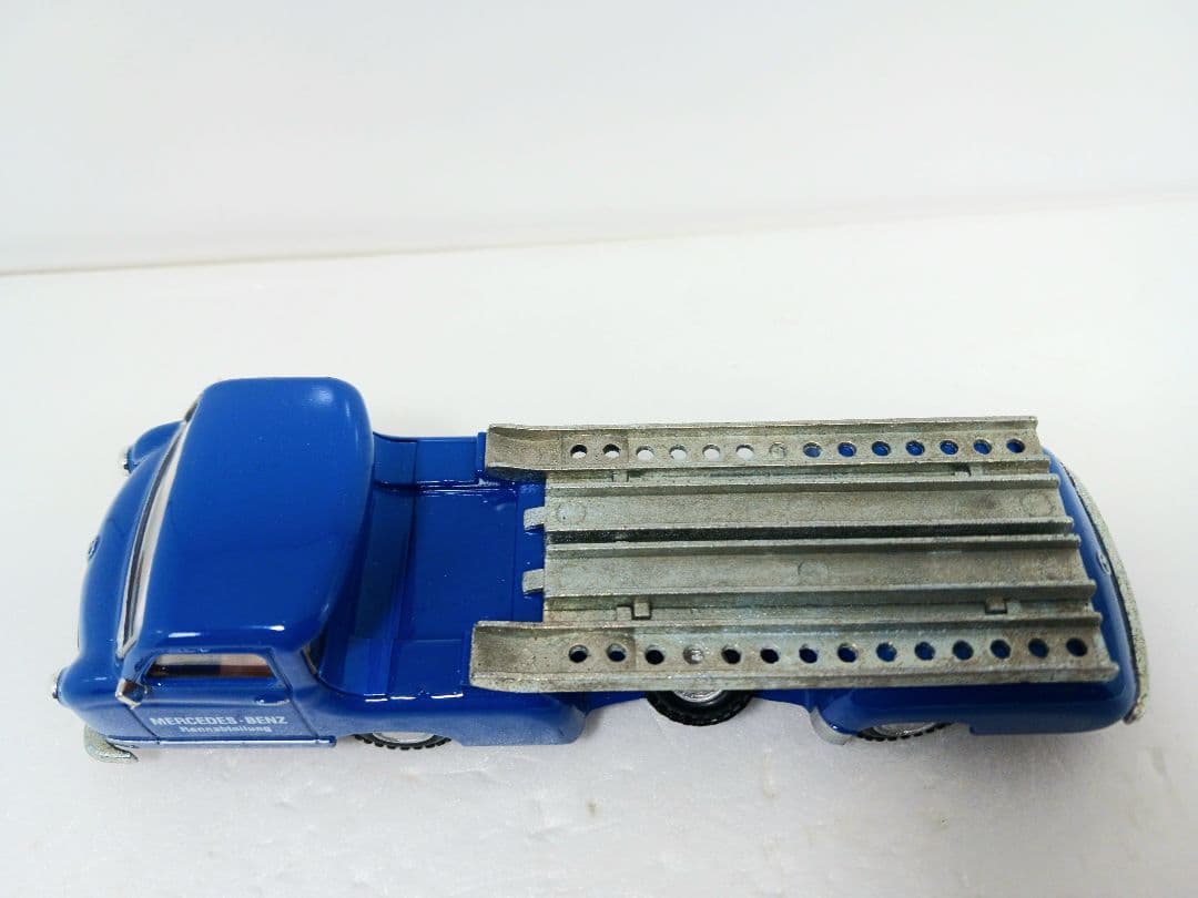 希少 メルセデスベンツ トランスポーター ミニカー