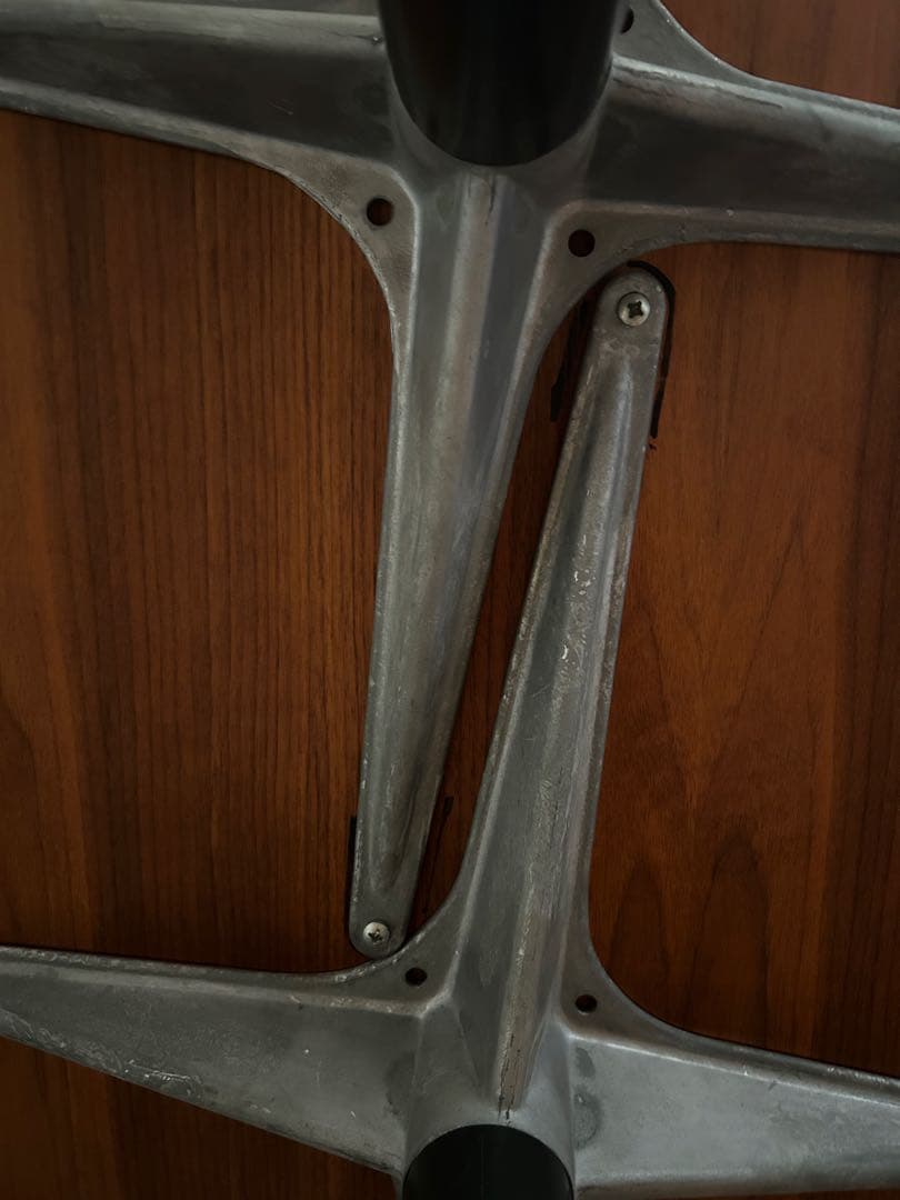 （値下げ）【引取限定】ハーマンミラー　イームズ　セグメンテッドベーステーブル