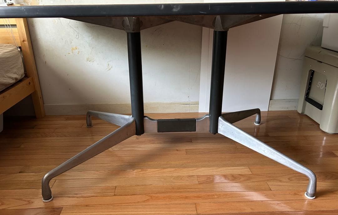 （値下げ）【引取限定】ハーマンミラー　イームズ　セグメンテッドベーステーブル