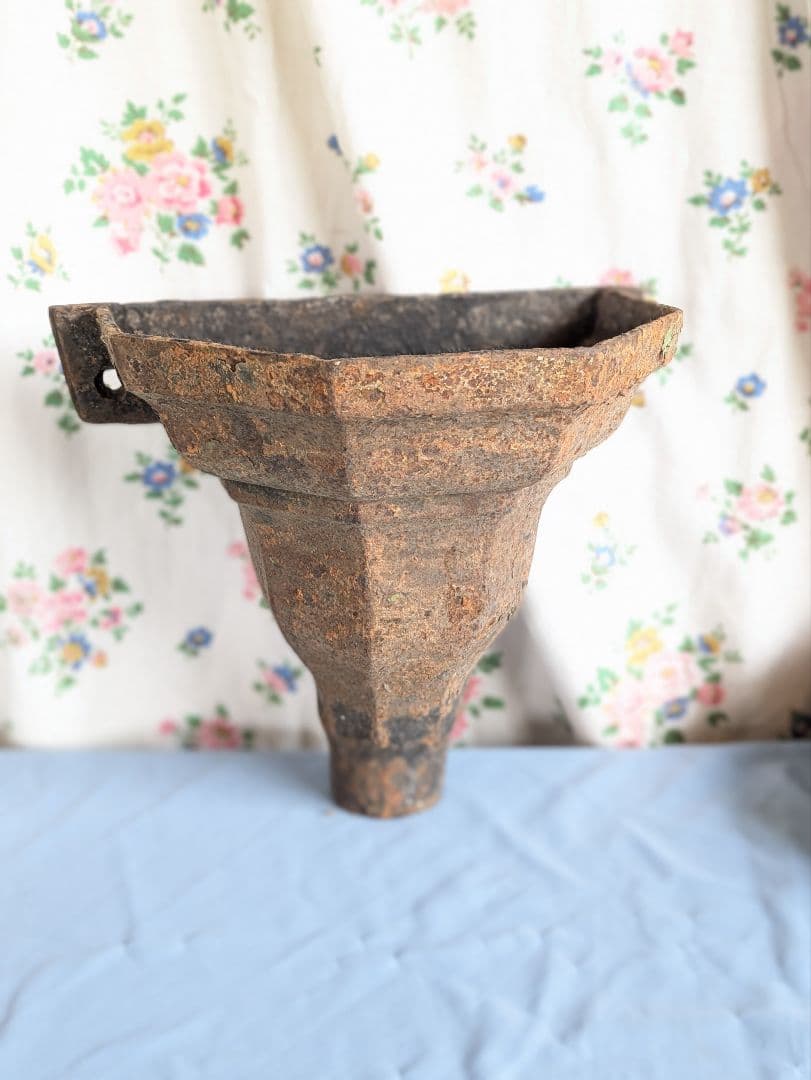 イギリス アンティーク 鉄製 シャビー 吊りプランター 壁掛けプランター 茶色