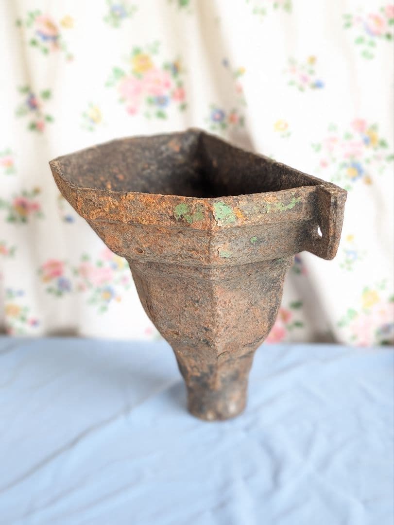 イギリス アンティーク 鉄製 シャビー 吊りプランター 壁掛けプランター 茶色