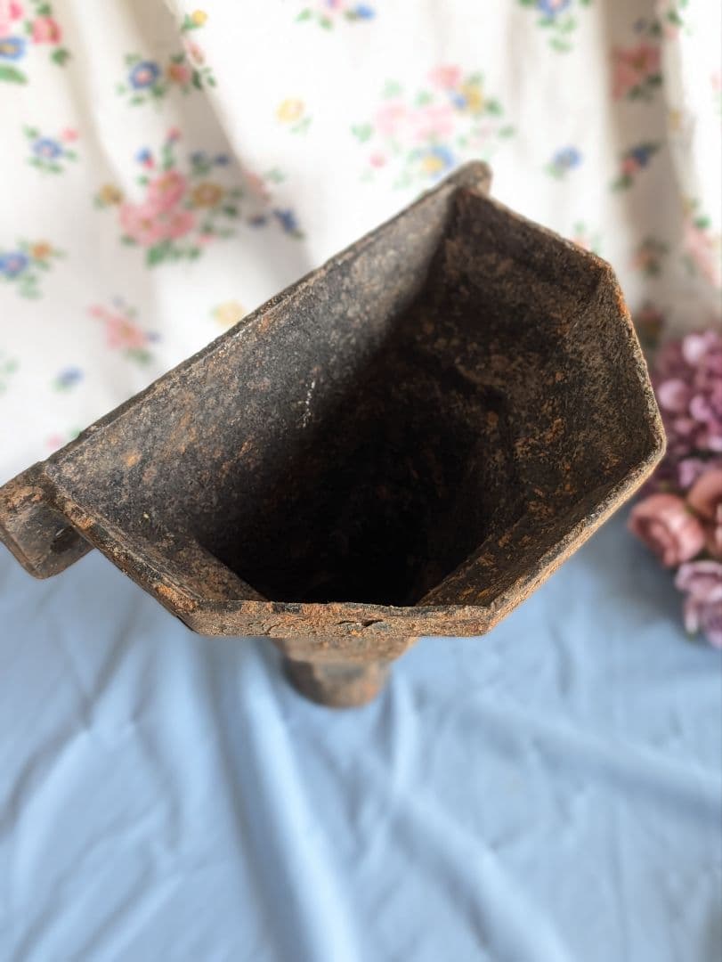 イギリス アンティーク 鉄製 シャビー 吊りプランター 壁掛けプランター 茶色