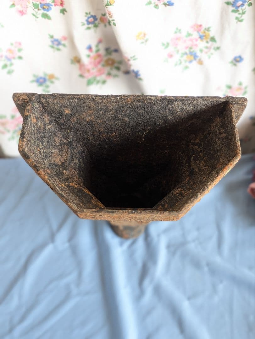 イギリス アンティーク 鉄製 シャビー 吊りプランター 壁掛けプランター 茶色