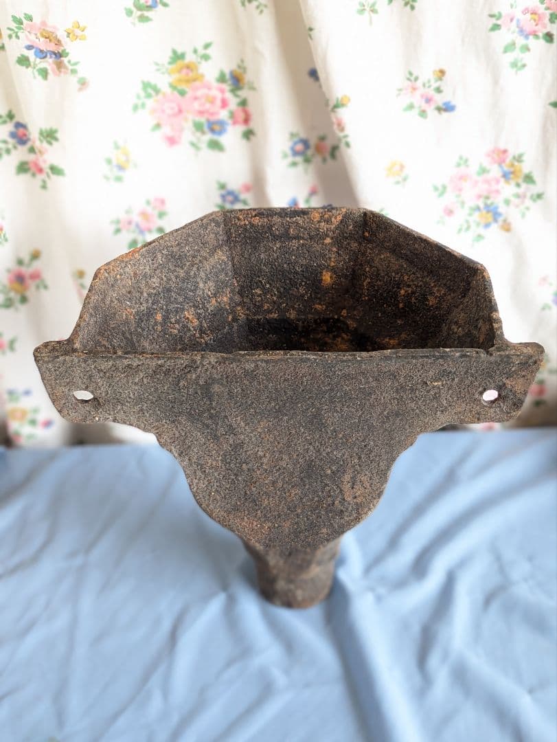 イギリス アンティーク 鉄製 シャビー 吊りプランター 壁掛けプランター 茶色