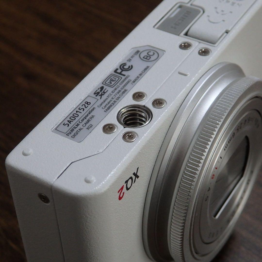 動作確認済　FUJI FILM XQ2 ホワイト 富士フイルム