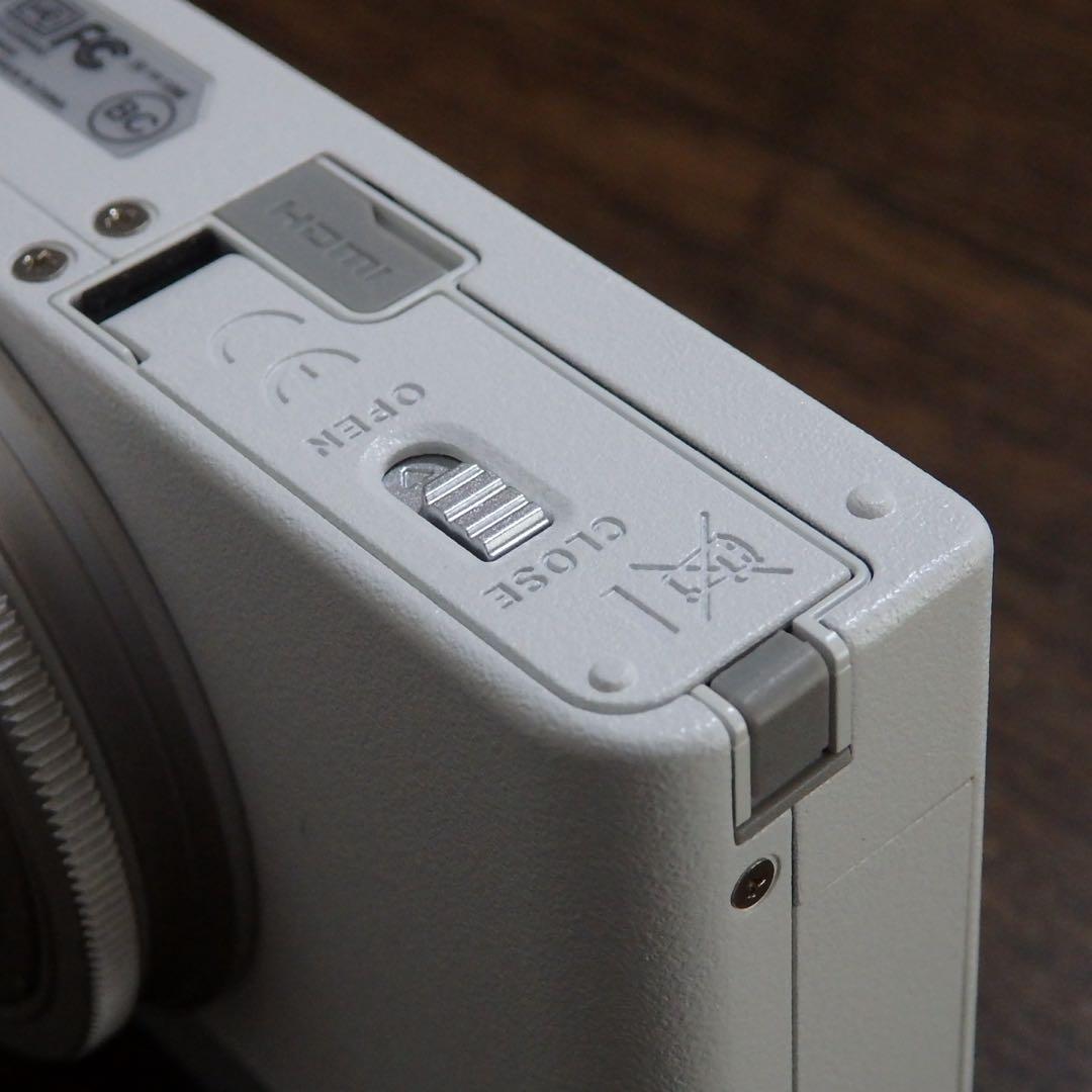 動作確認済　FUJI FILM XQ2 ホワイト 富士フイルム