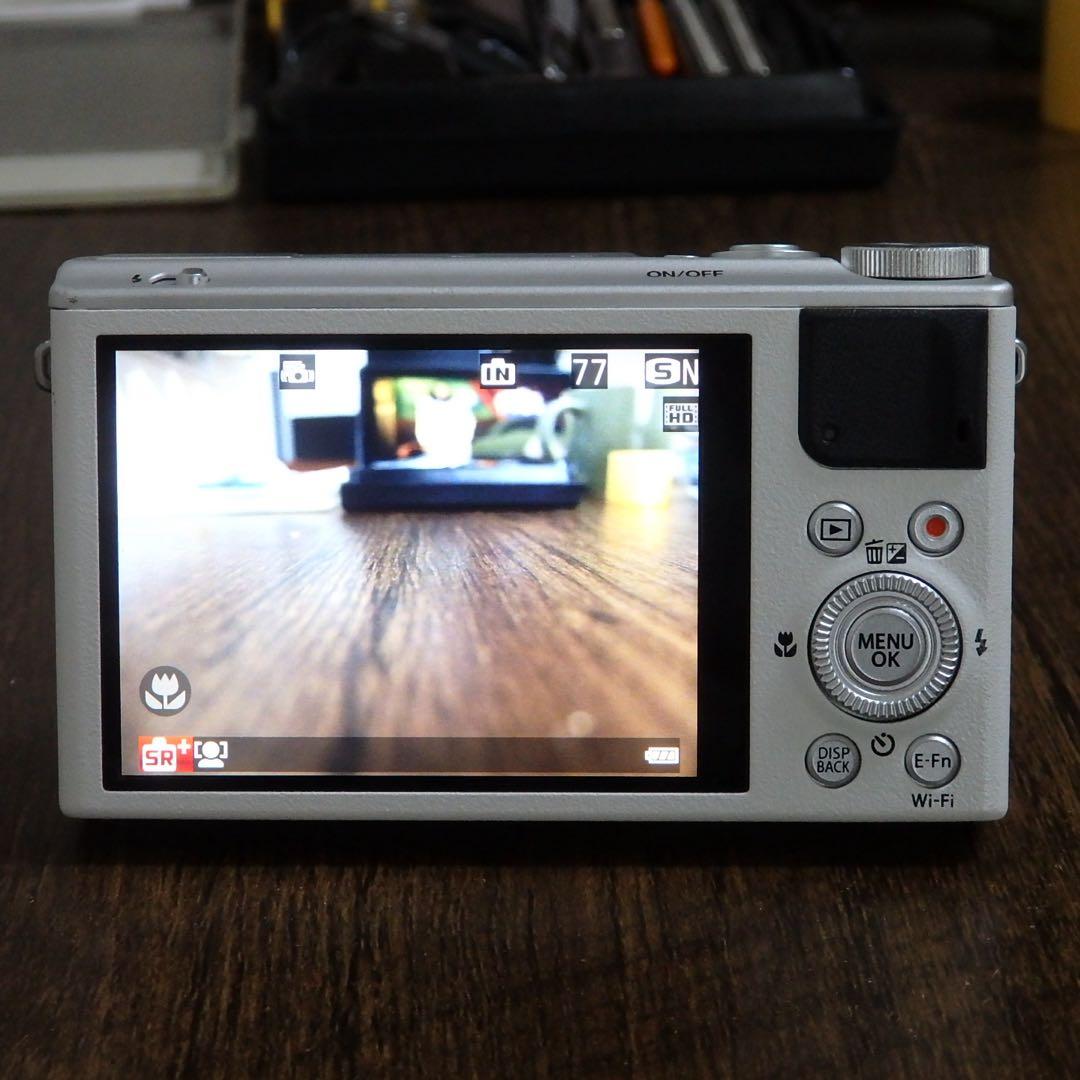 動作確認済　FUJI FILM XQ2 ホワイト 富士フイルム