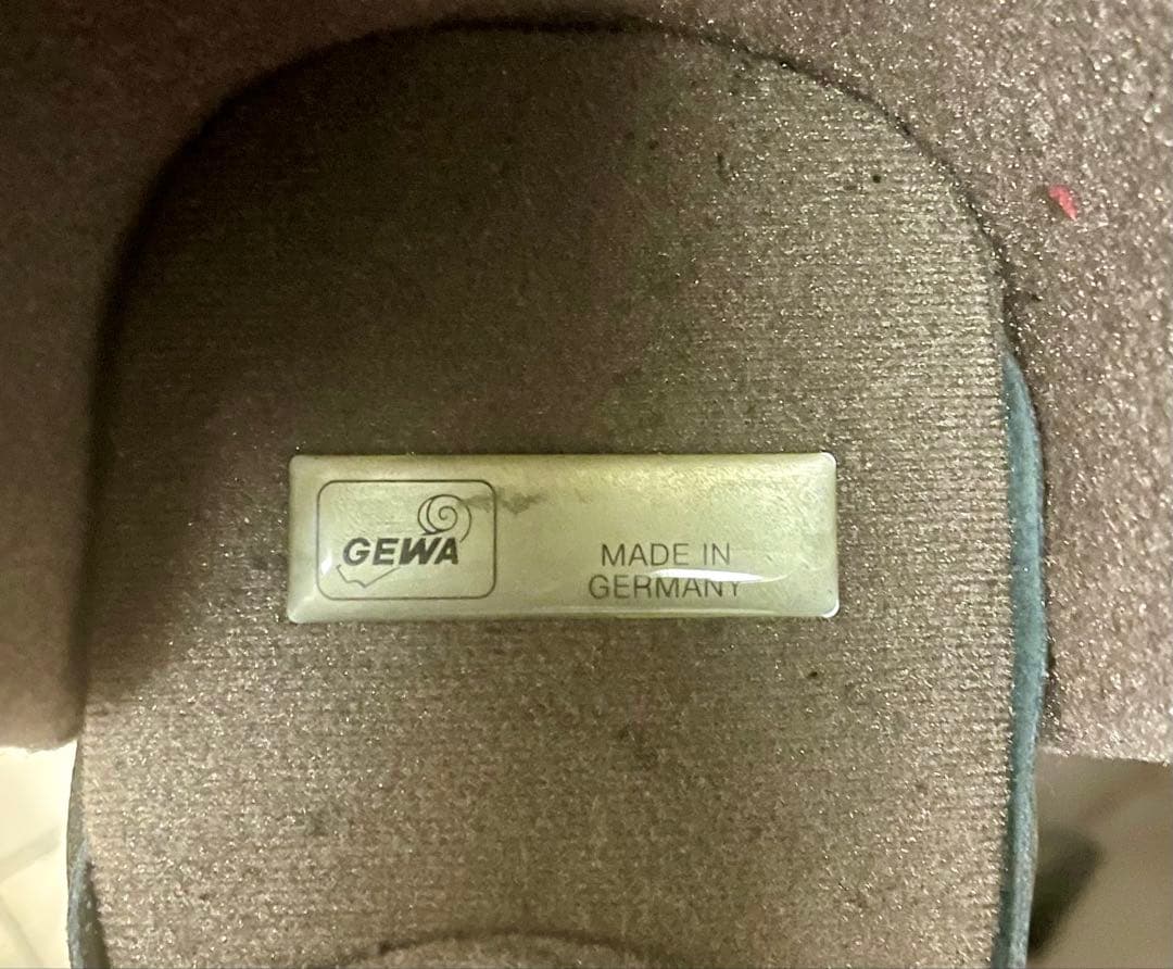 伝統と信頼のドイツGEWA製カーボンチェロケース。