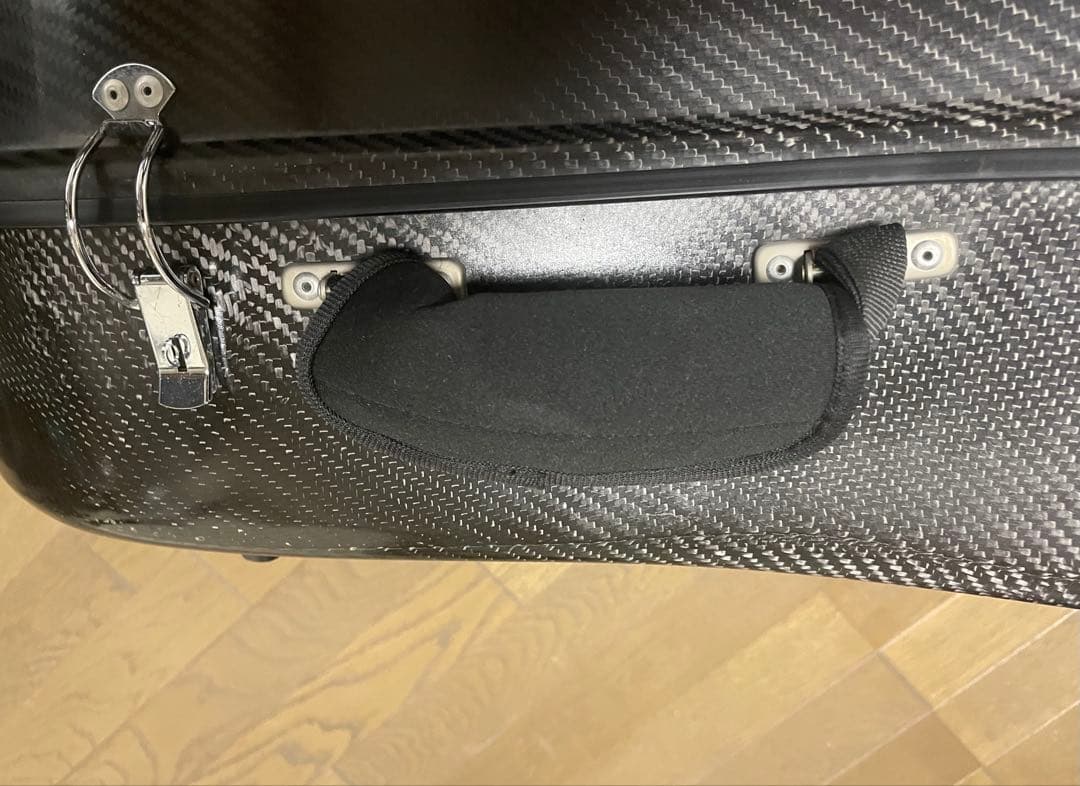 伝統と信頼のドイツGEWA製カーボンチェロケース。
