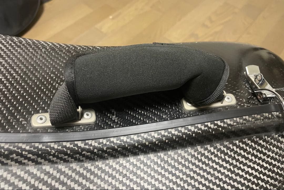 伝統と信頼のドイツGEWA製カーボンチェロケース。