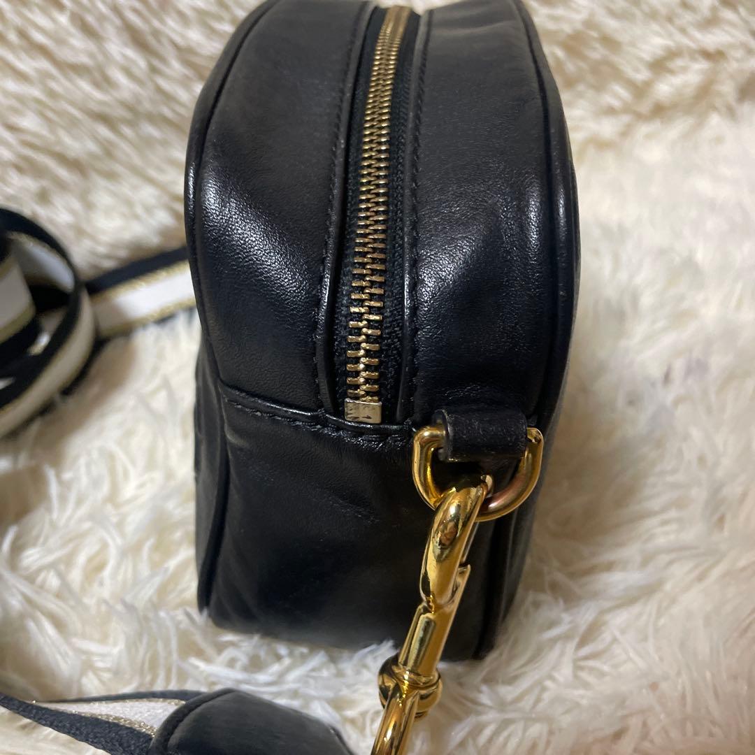 美品　マークジェイコブス レザーショルダーバッグ 2WAY エンボスロゴ 黒