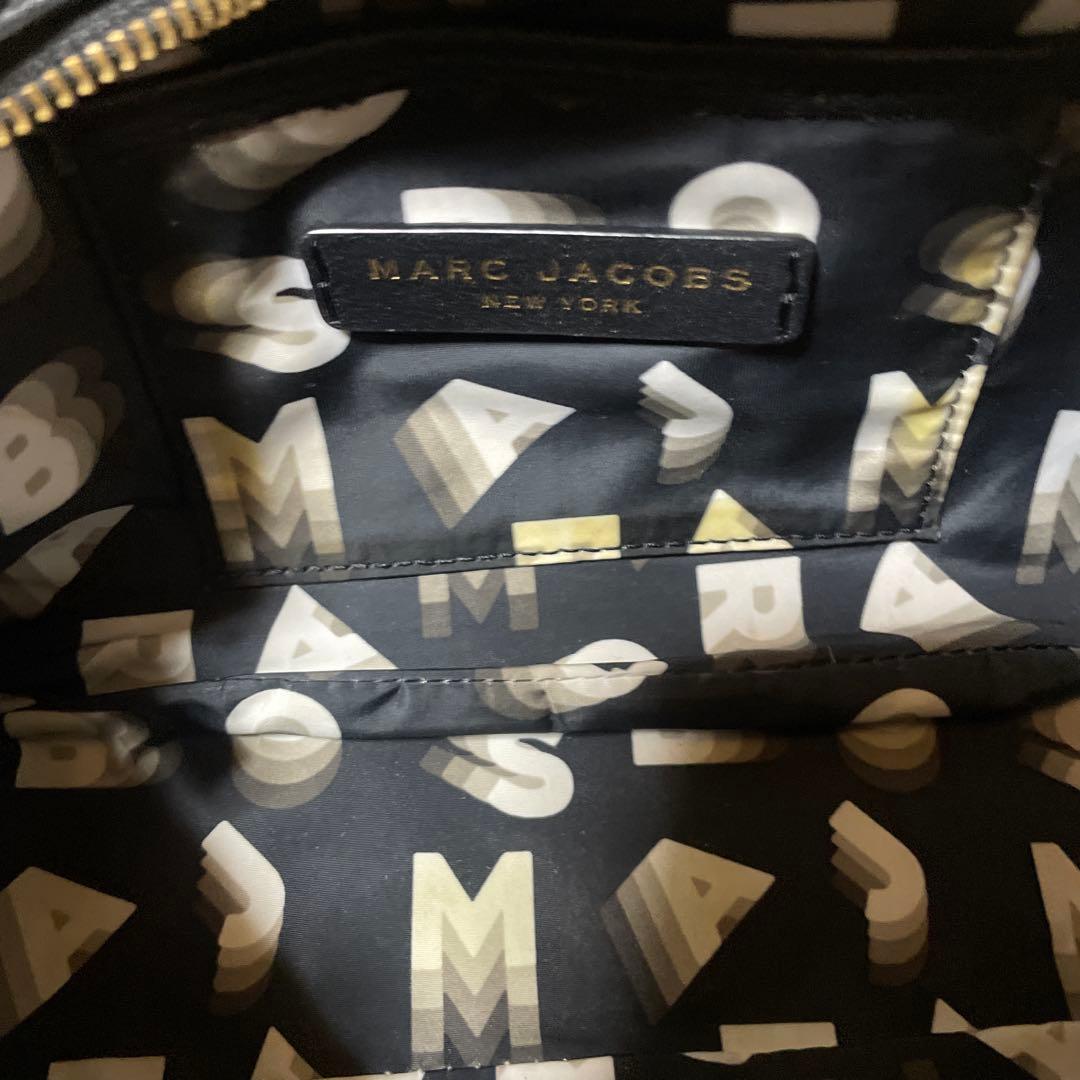 美品　マークジェイコブス レザーショルダーバッグ 2WAY エンボスロゴ 黒