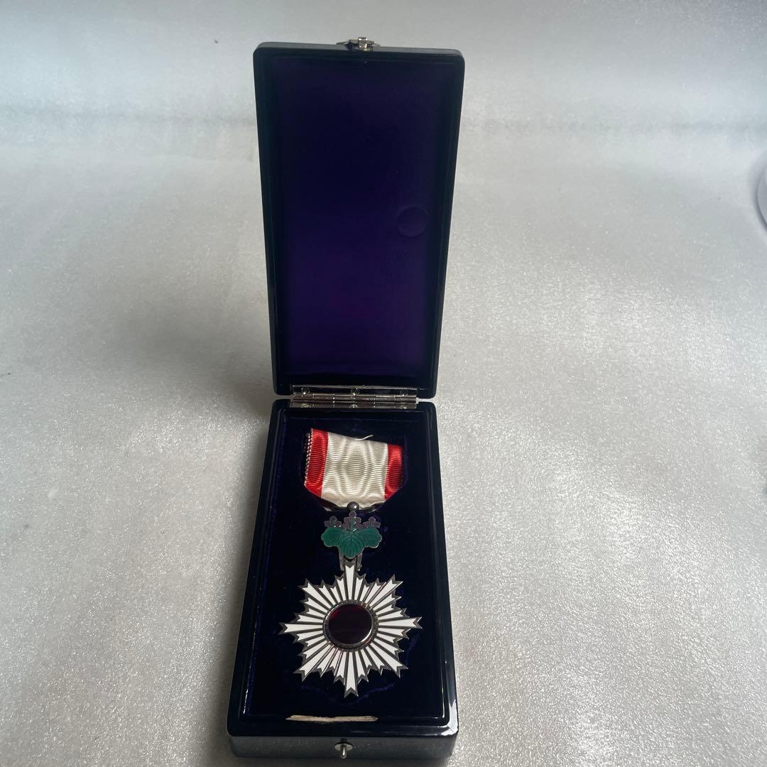【美品・共箱付】勲六等単光旭日章 勲章 記章 旧日本軍 旭日章