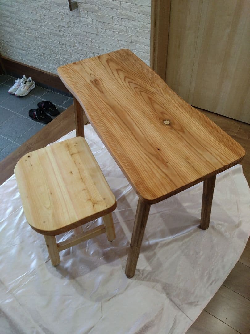 杉板のテーブル・檜の椅子セット　ねこさんになります❕