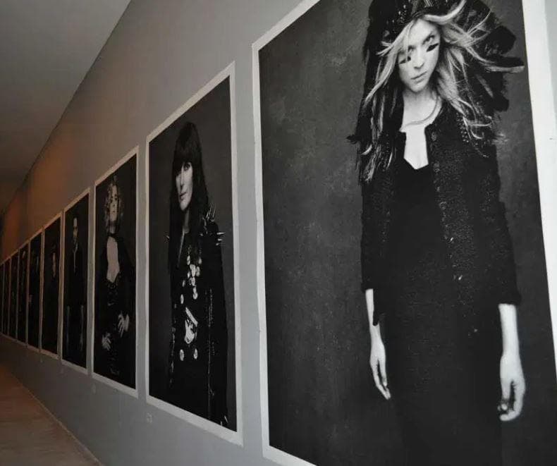 額装品/シャネル キルスティン ダンスト/ラガーフェルド/ポスター/インテリア