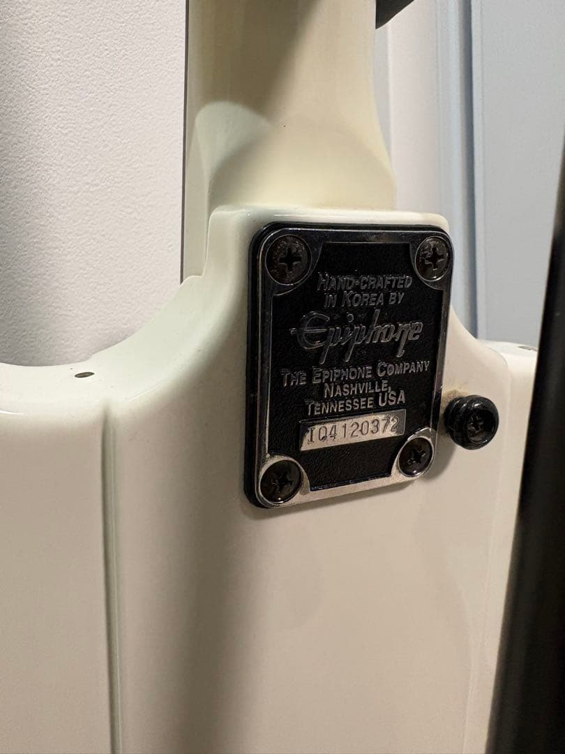 エレキベース Epiphone Thunderbird ホワイト