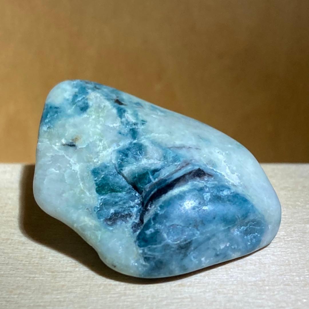 【超貴重石】糸魚川翡翠　横川　黒入り 断層 青翡翠　原石　9.7ｇ