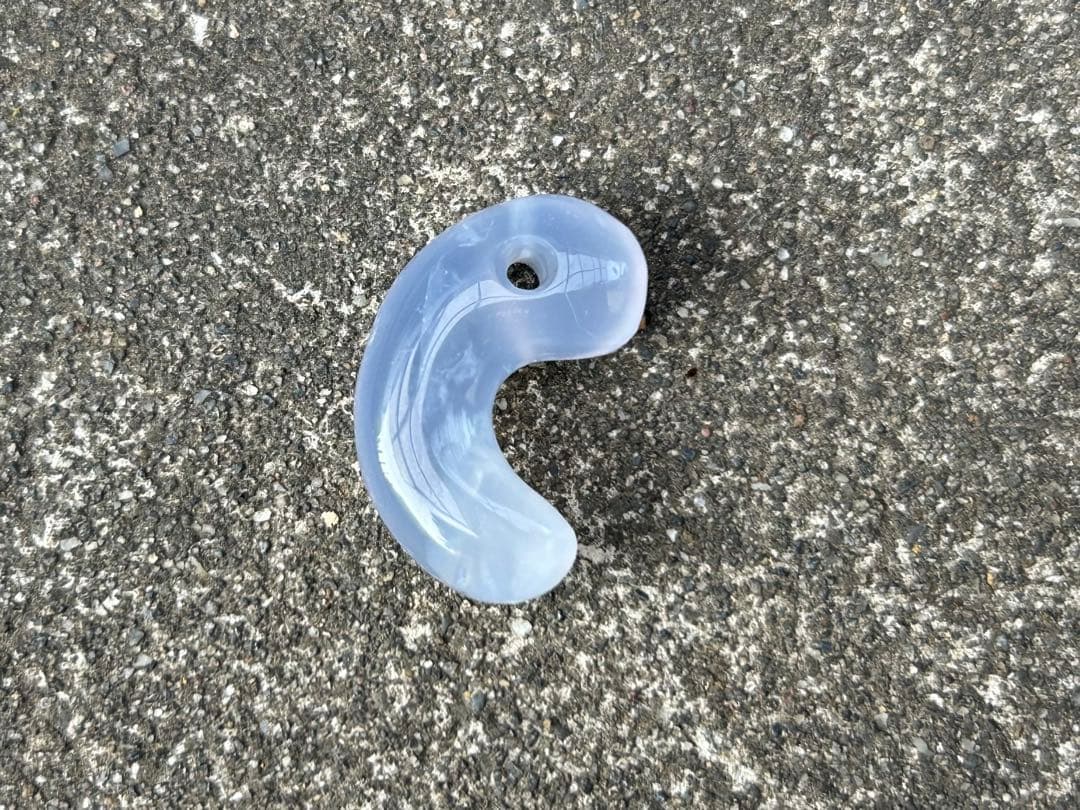 青森産青メノウ勾玉　錦石