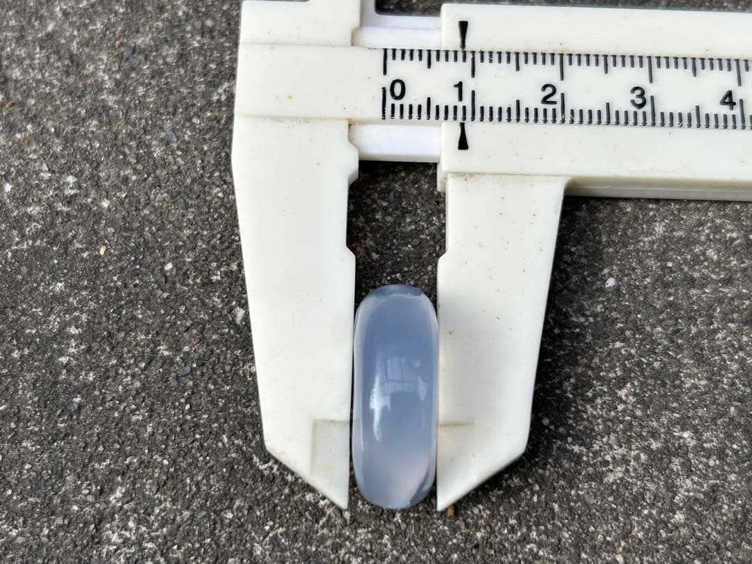 青森産青メノウ勾玉　錦石