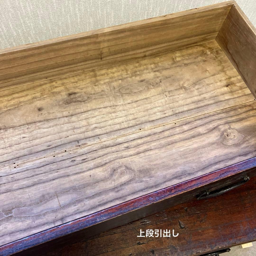 アンティークな刀箪笥（外枠概寸　Ｗ１１６㌢、Ｈ４１㌢、Ｄ３３㌢）