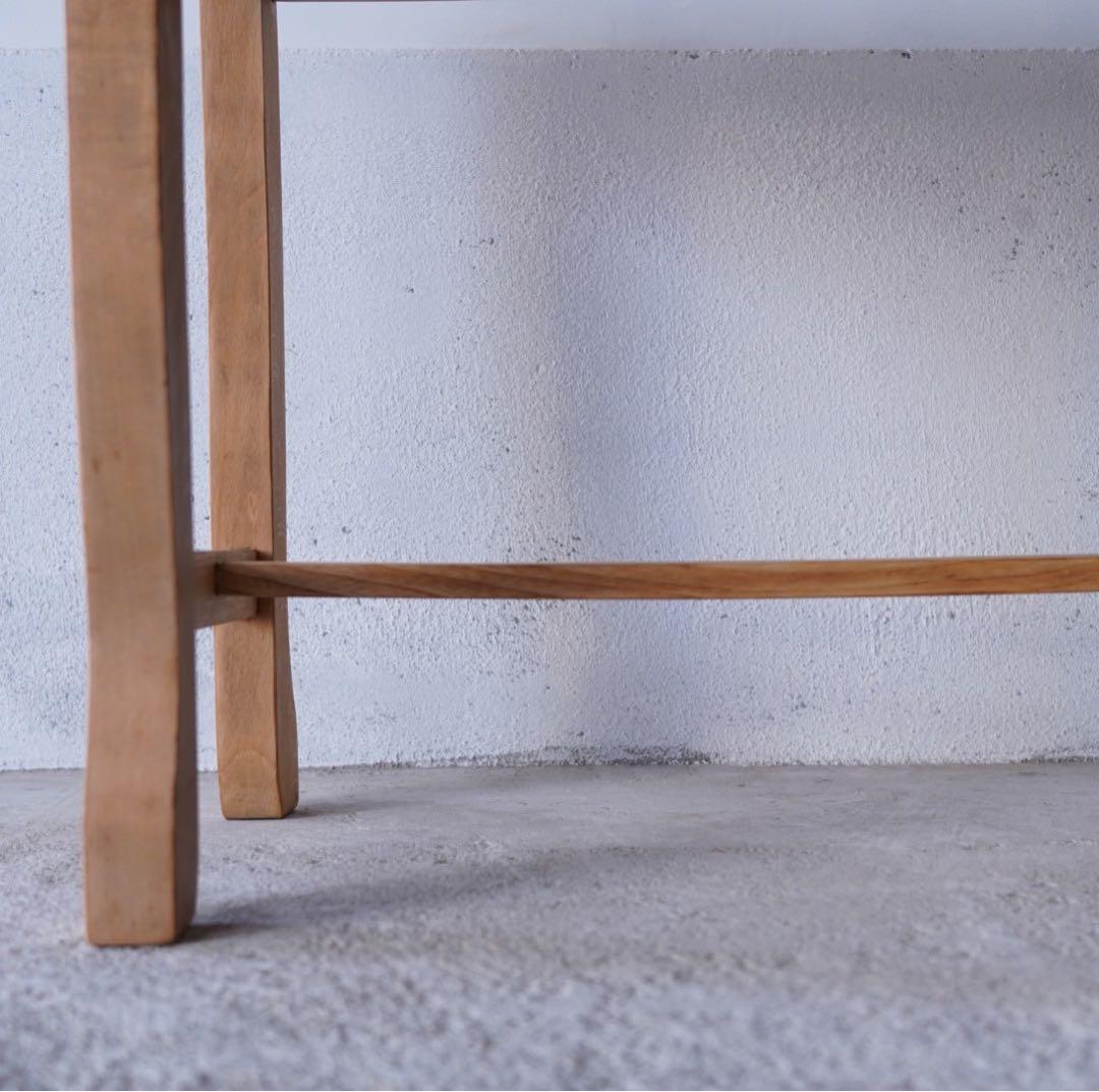 古い無垢材のサイドテーブル