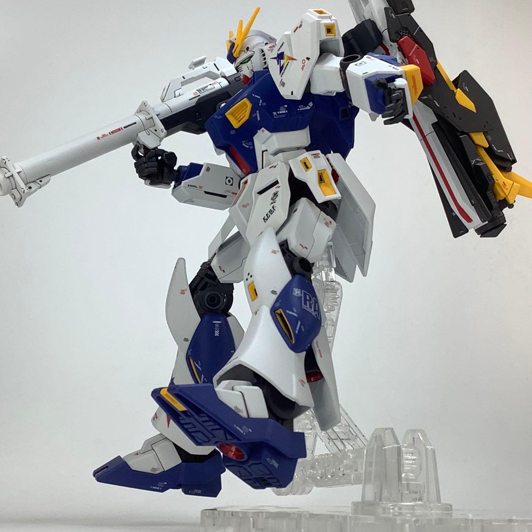 ガンダムベース限定 EG RX-93ff νガンダムの塗装済完成品