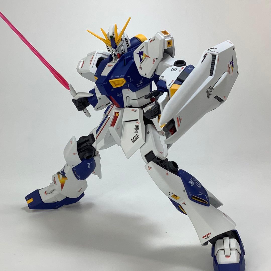 ガンダムベース限定 EG RX-93ff νガンダムの塗装済完成品