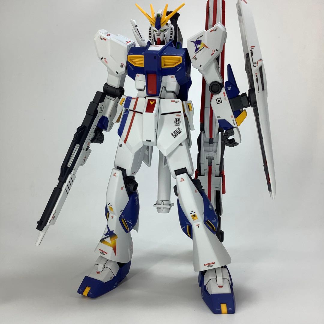ガンダムベース限定 EG RX-93ff νガンダムの塗装済完成品