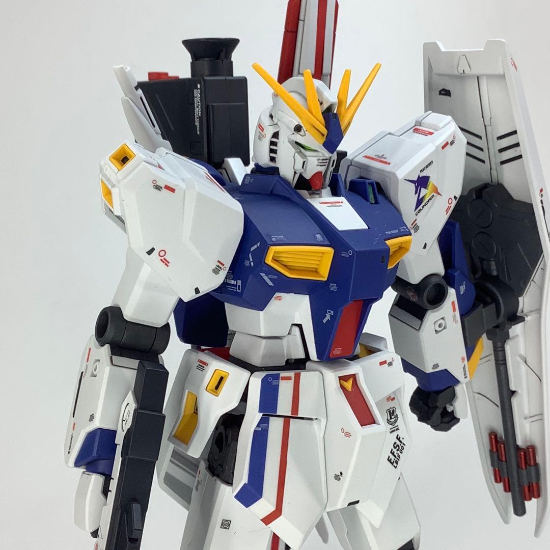 ガンダムベース限定 EG RX-93ff νガンダムの塗装済完成品
