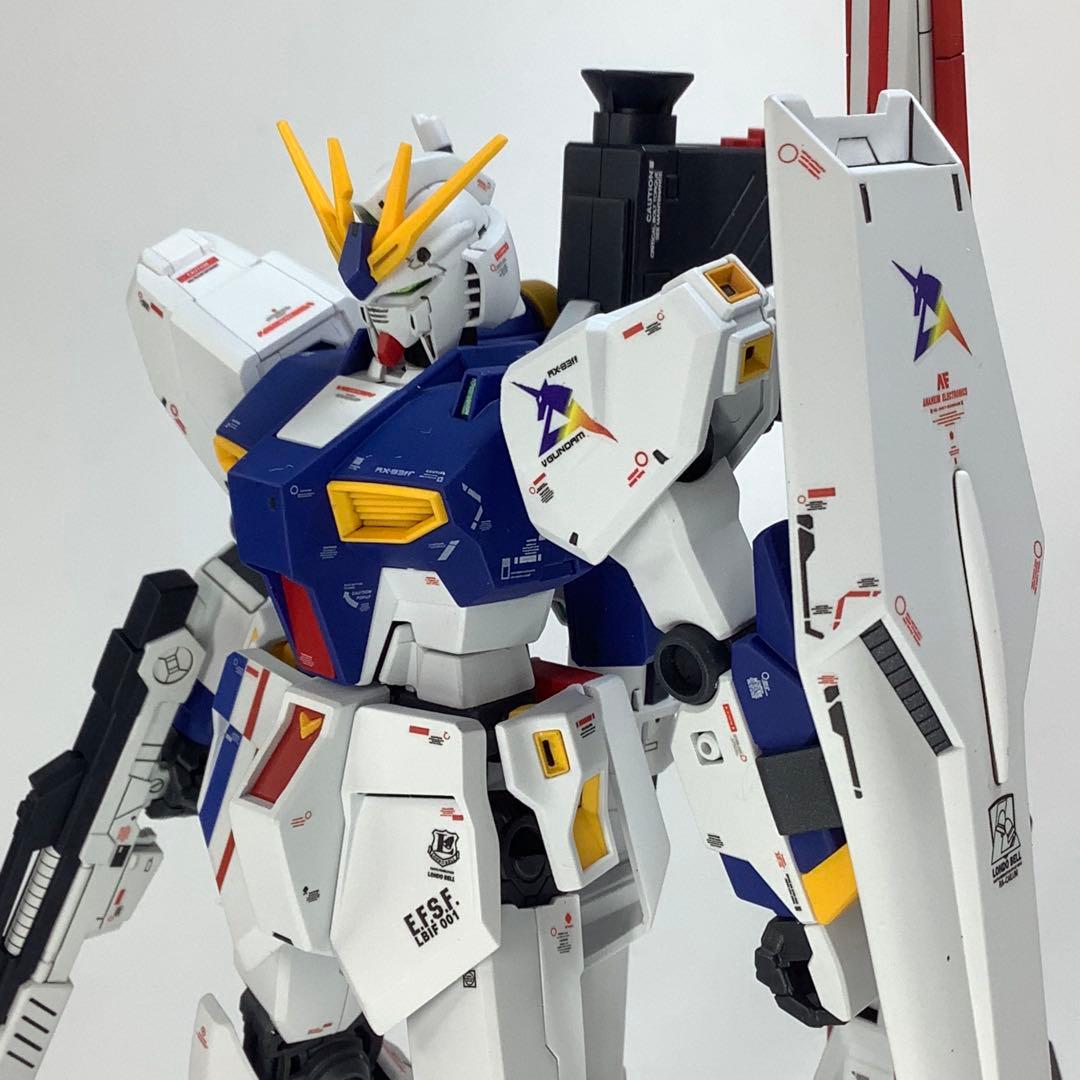 ガンダムベース限定 EG RX-93ff νガンダムの塗装済完成品