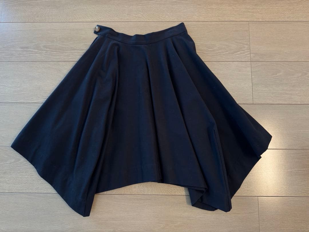 最終値下げ 美品 ヴィヴィアンウエストウッド　ヘムライン ランダム フレア