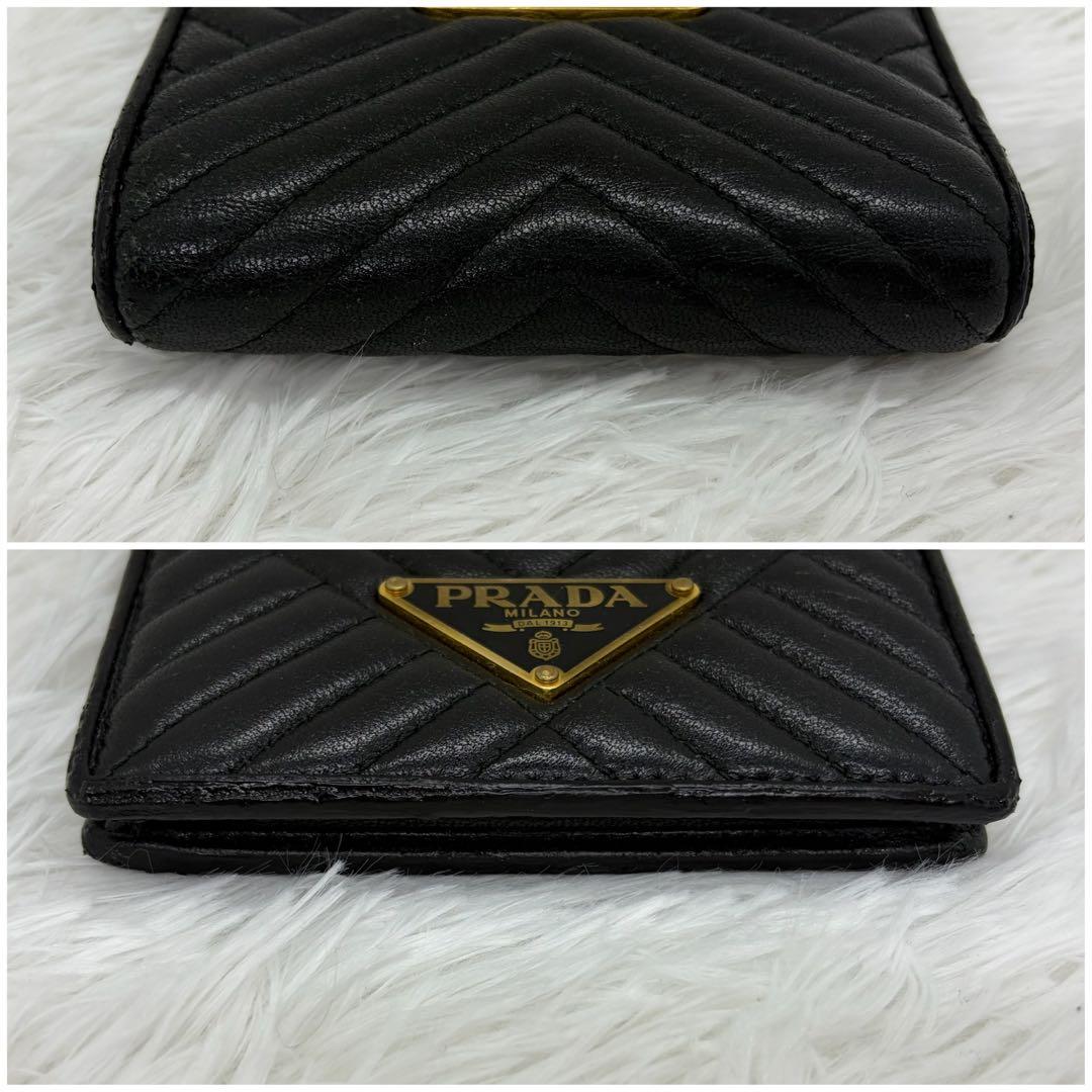 希少/美品✨プラダ 二つ折り財布 キルティング 三角ロゴ レザー 黒