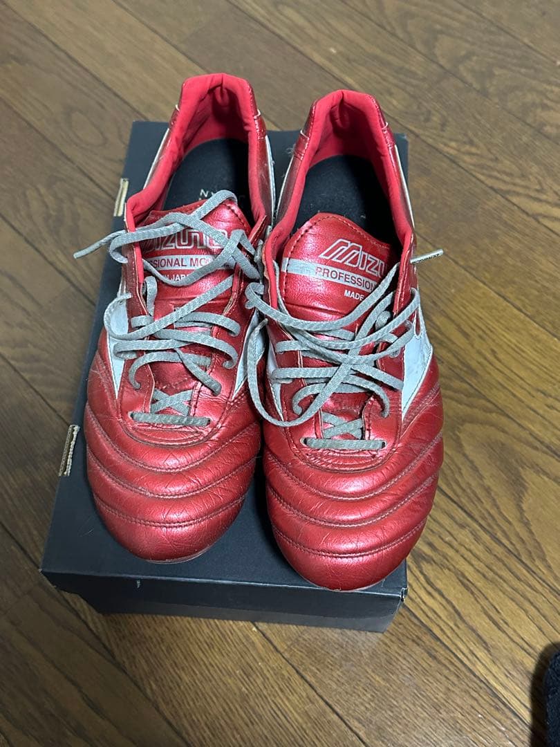 最終値下げ 激レアMizuno Morelia レッド サッカースパイク26cm