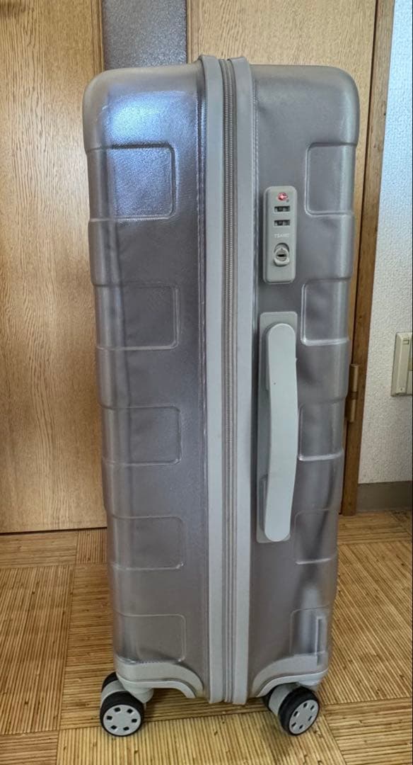 無印良品　透明　キャリーケース　銀座店限定