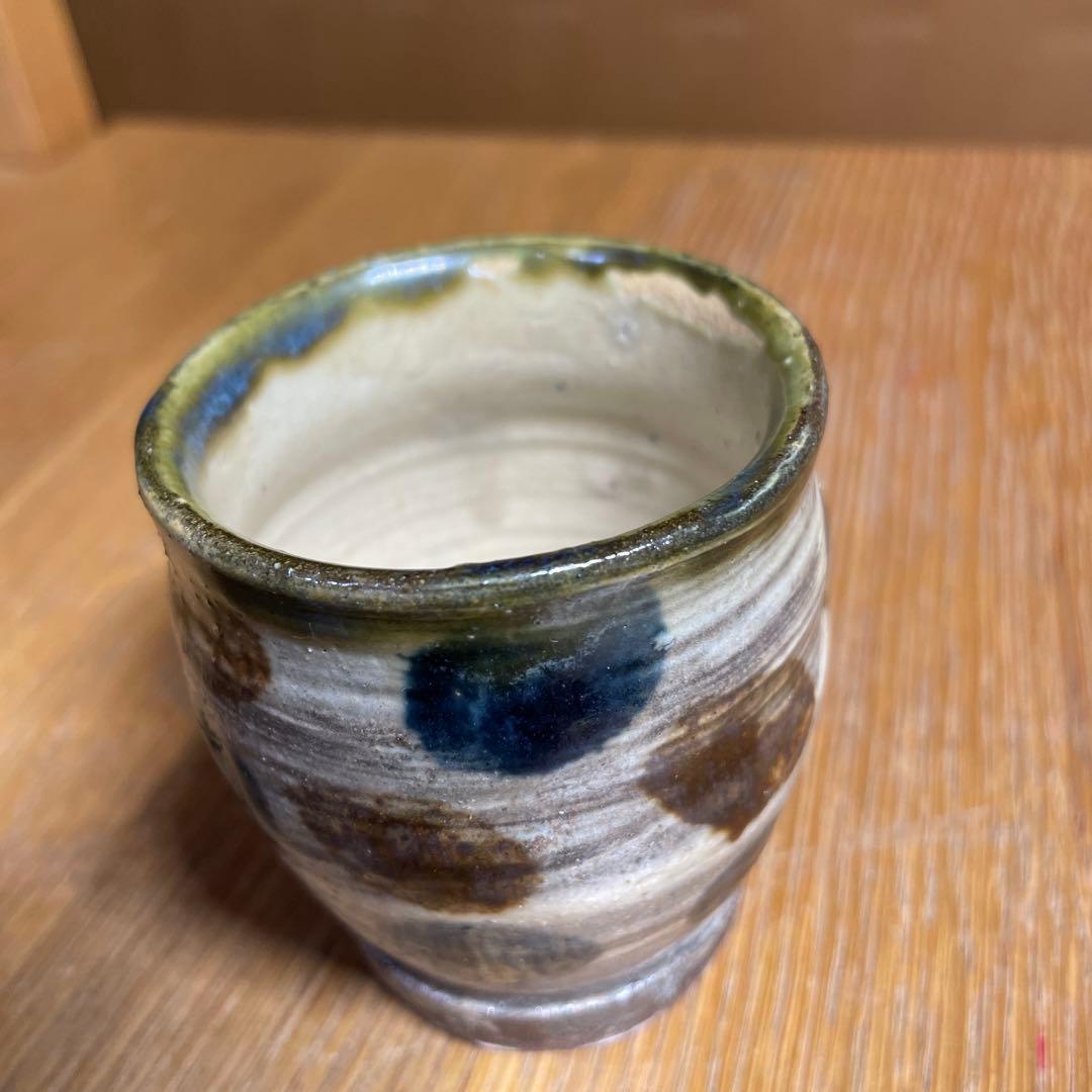 琉球　壷屋焼　金城次郎　刷毛目水玉模様ぐい呑み　箱なし