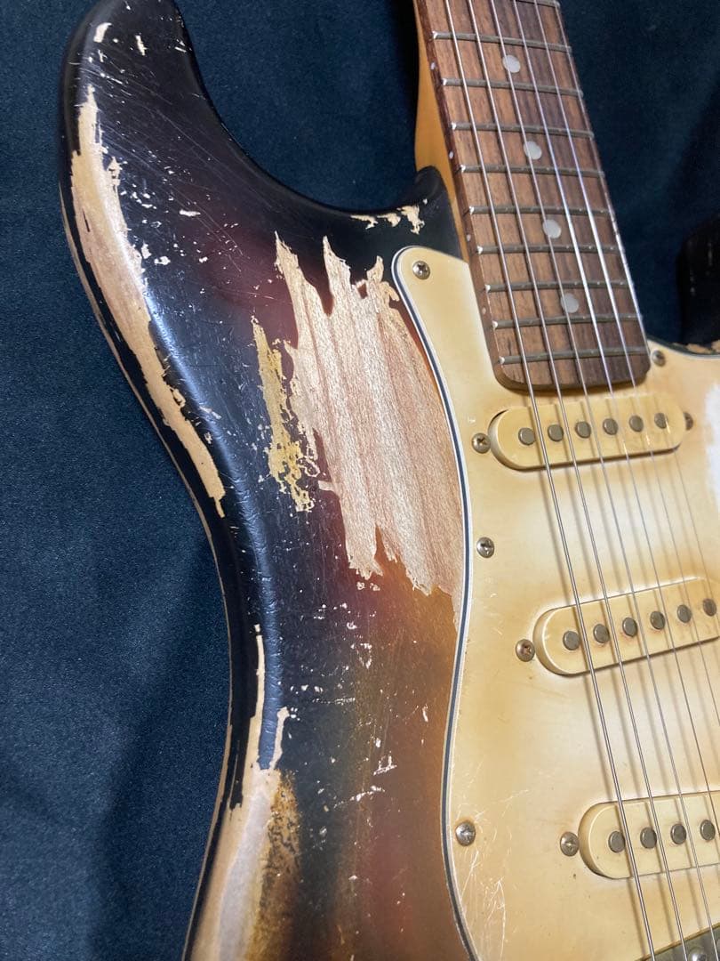 早い者勝ち　ストラトキャスタータイプ　ニトロセルロースラッカー塗装