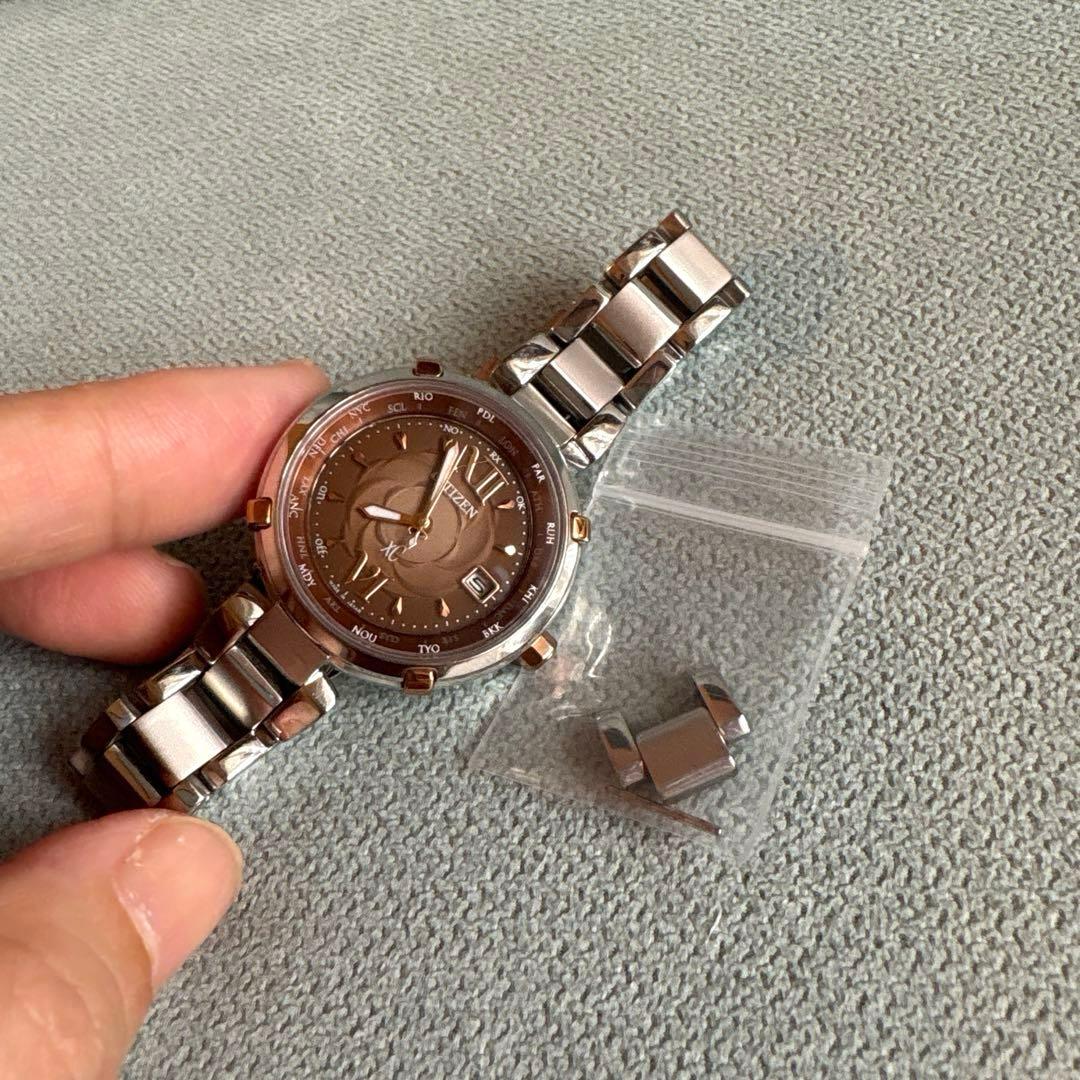 うさぴょん様　綺麗クロスシー　電波時計　ソーラー　レディース