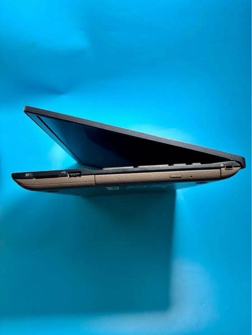 富士通 LIFEBOOK WA3/B3 i7 8550U 2TB 32GB