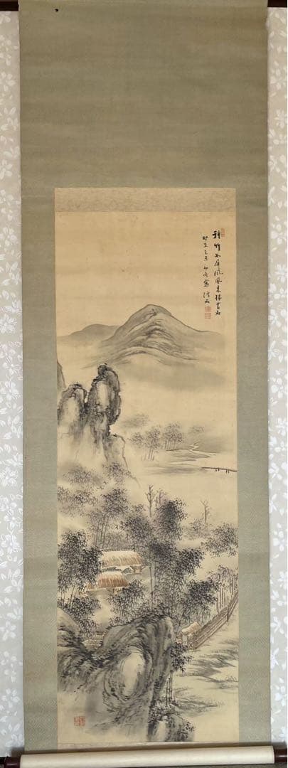 中国絵？日本絵？古い山水絵 絹本　銘有(読めず)