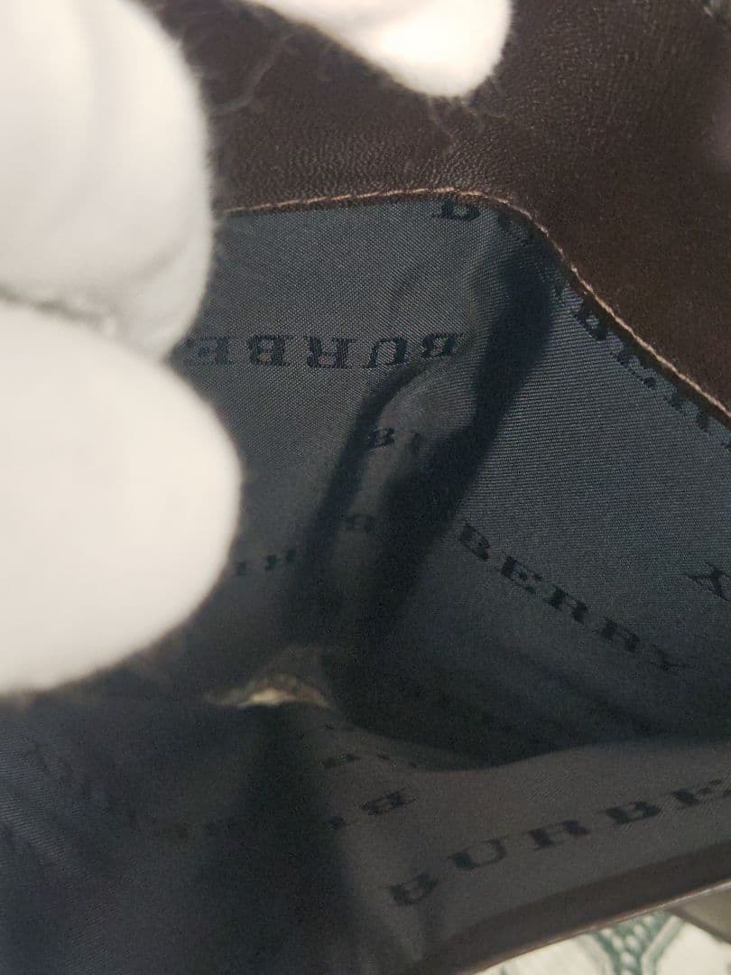 バーバリーショルダータイプの財布、BURBERRY