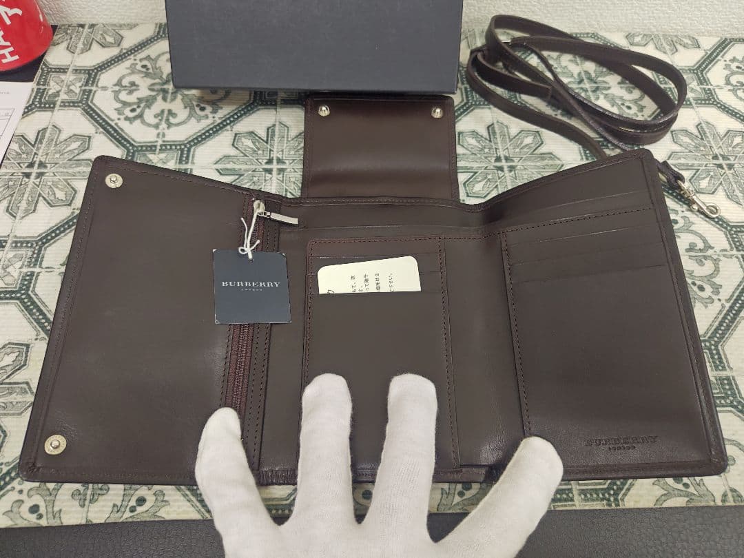 バーバリーショルダータイプの財布、BURBERRY