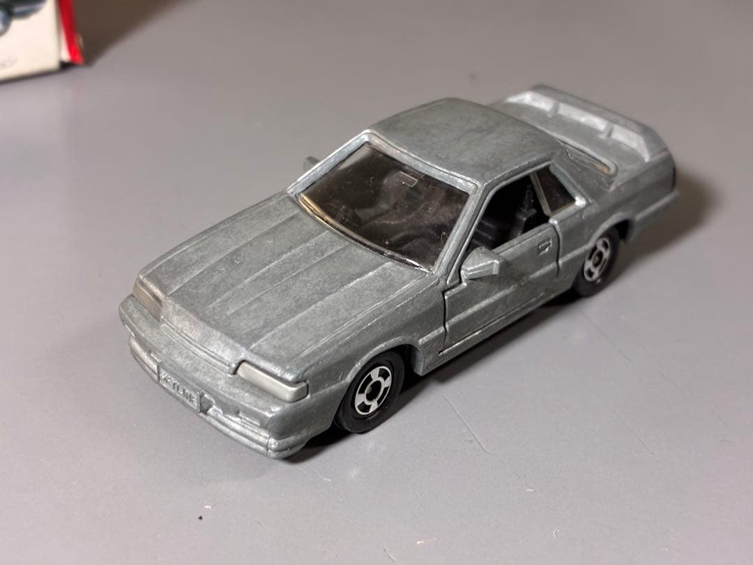 トミカ 日本製 日産 スカイライン 無塗装