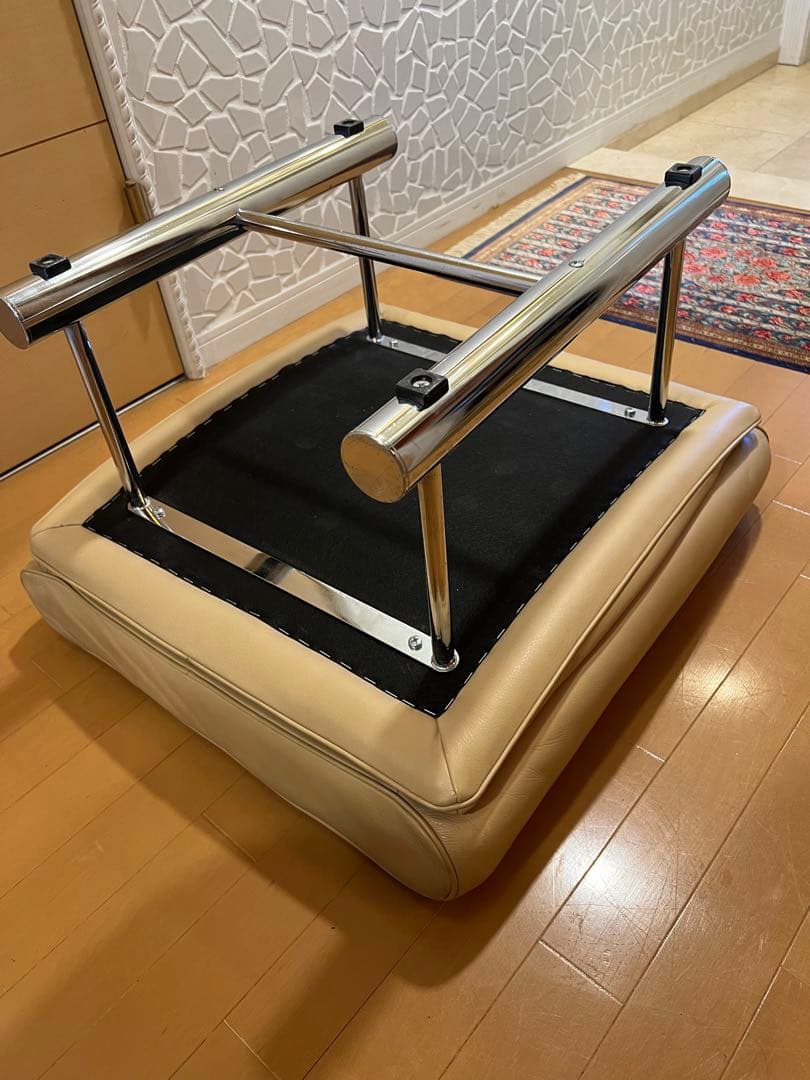 Rolf Benz ベージュ レザー オットマン ペアー(2脚での販売)