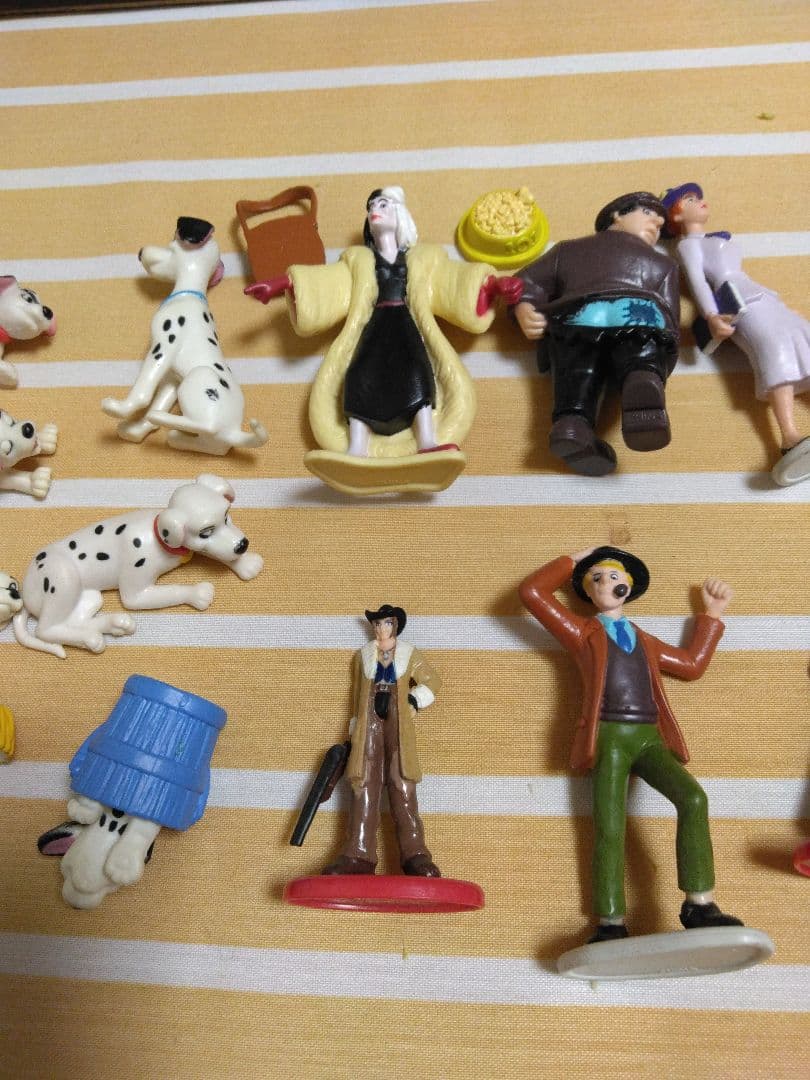 101ディズニーミニキャラ棚木箱ディスプレイ