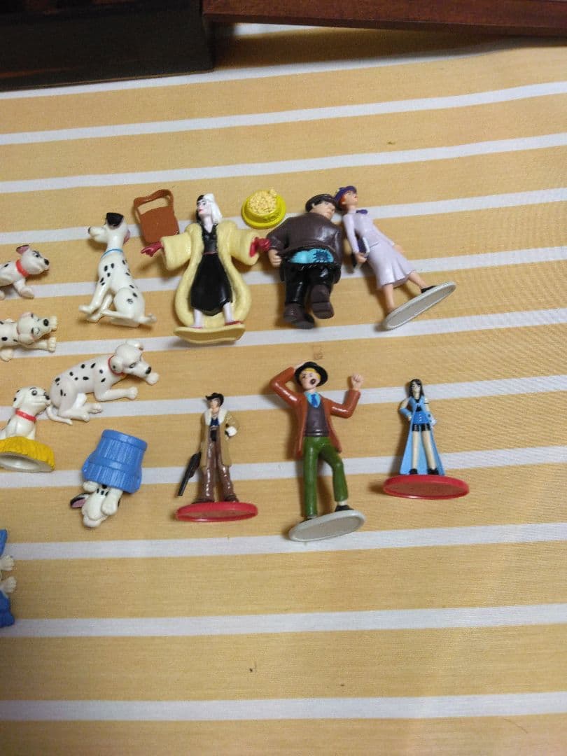 101ディズニーミニキャラ棚木箱ディスプレイ