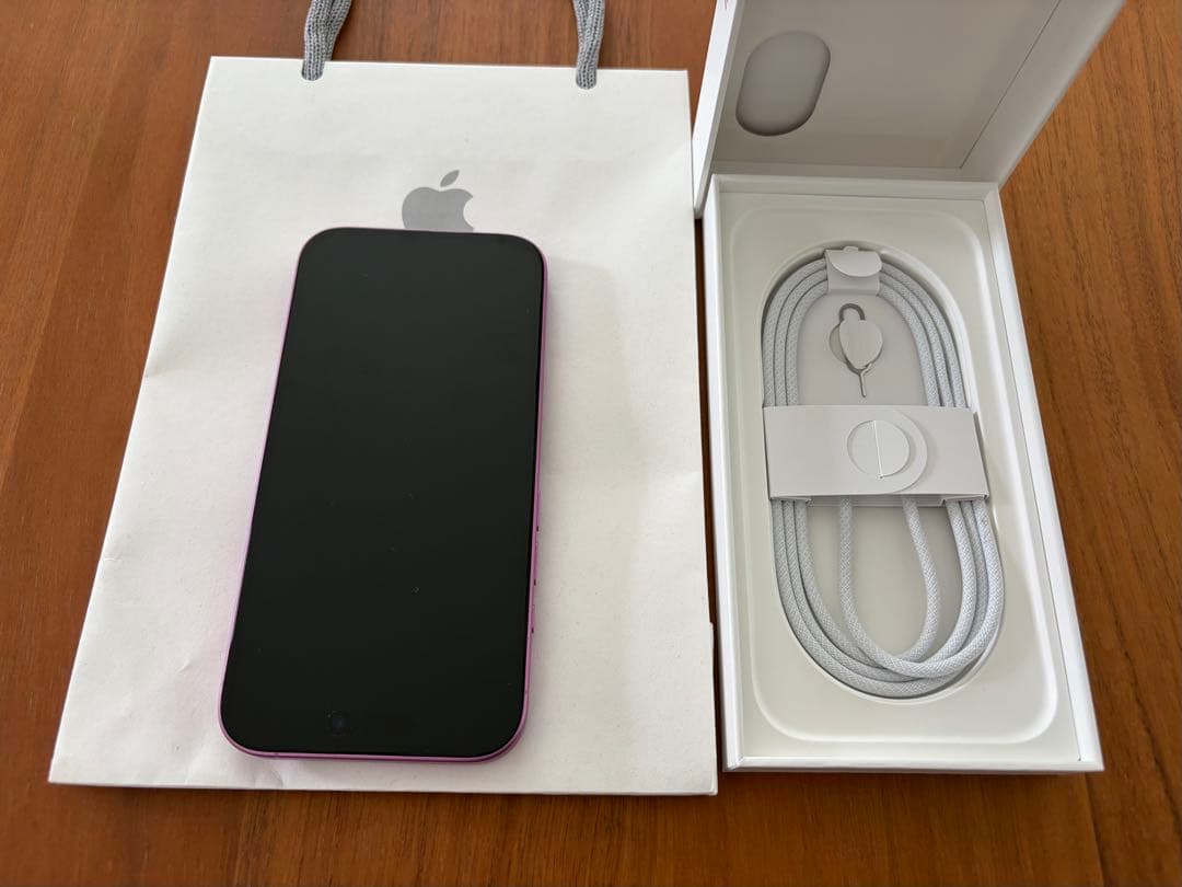 美品 iPhone16 国内SIMフリー版 Apple Store購入